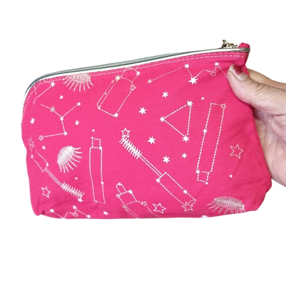 Estee Lauder Beautiful Red Cosmetic Bag With Gold Stars and Details. - Picture 2 of 16